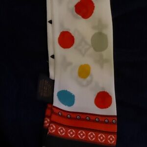 100% Silk- Fashion Twilly